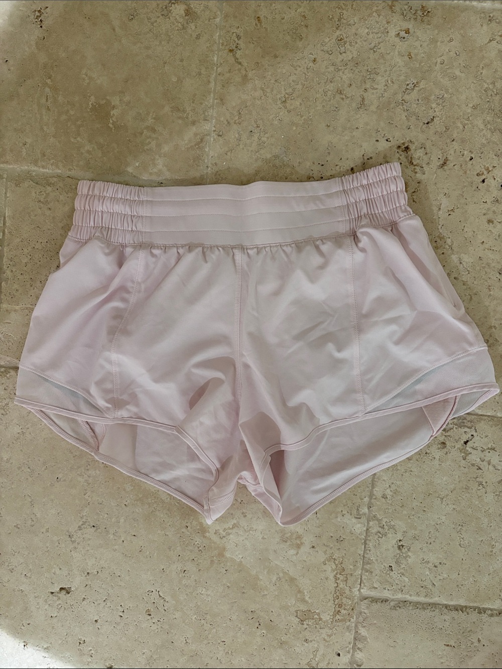 Lululemon Athletica Light Pink Hotty Hot Shorts size 6, 2.5 inch inseam